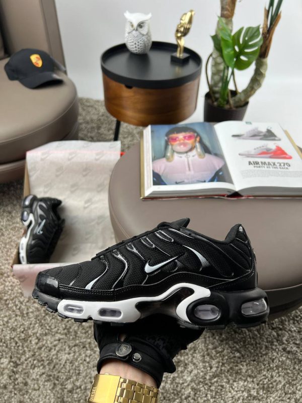 Nike Air Max Tn Plus Black White - Зображення 4