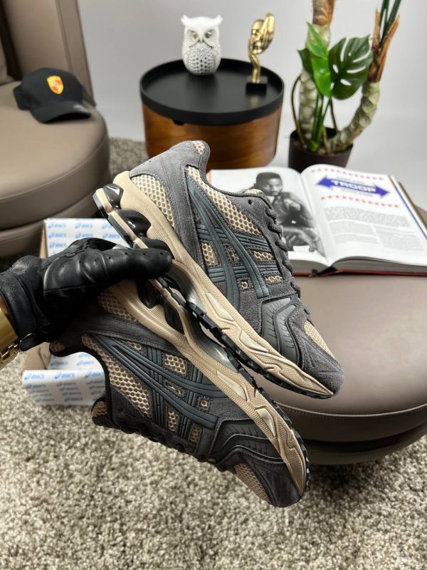 ASICS Gel-Kahana 14 Grey Beige