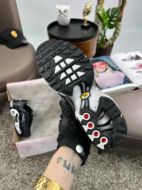 Nike Air Max Plus Black White Line - Зображення 6