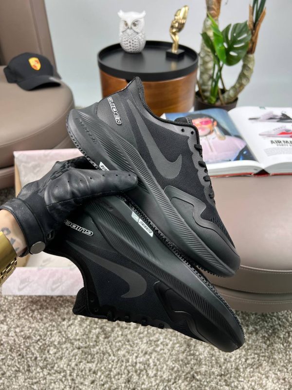 Nike Air Zoom Winflo 8 Shield Black Dark Grey