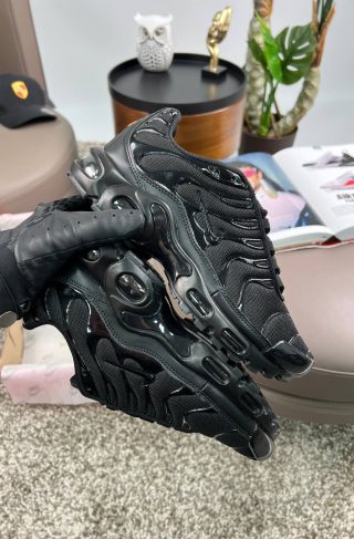 Nike Air Max Plus Triple Black