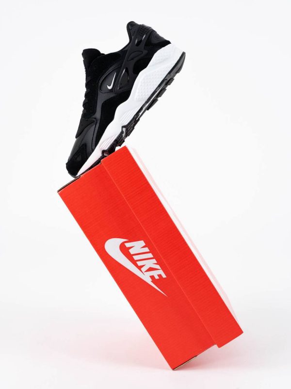 Nike Air Huarache Black White