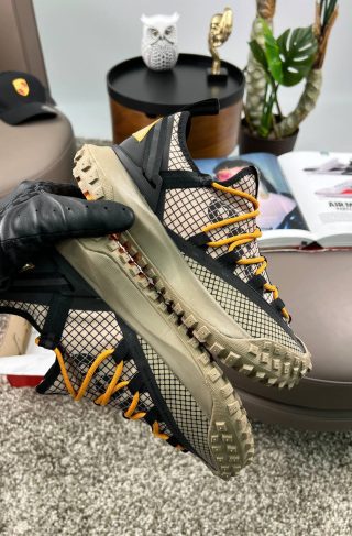 Nike ACG Mountain Fly Low Beige Black