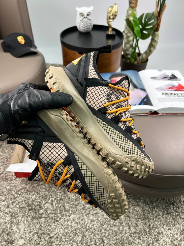 Nike ACG Mountain Fly Low Beige Black