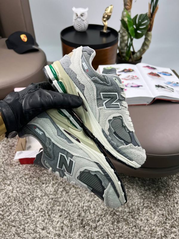 New Balance 2002R N Light Grey Green