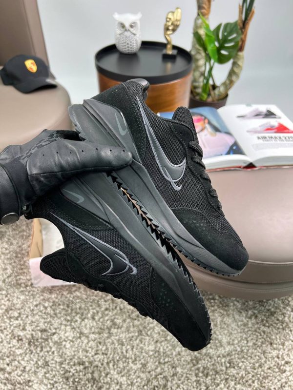 Nike Zoom Venture All Black